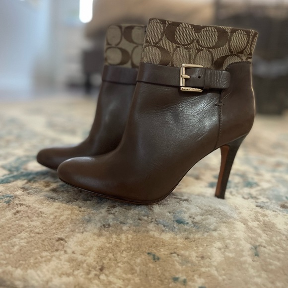 Coach heels - Picture 1 of 1